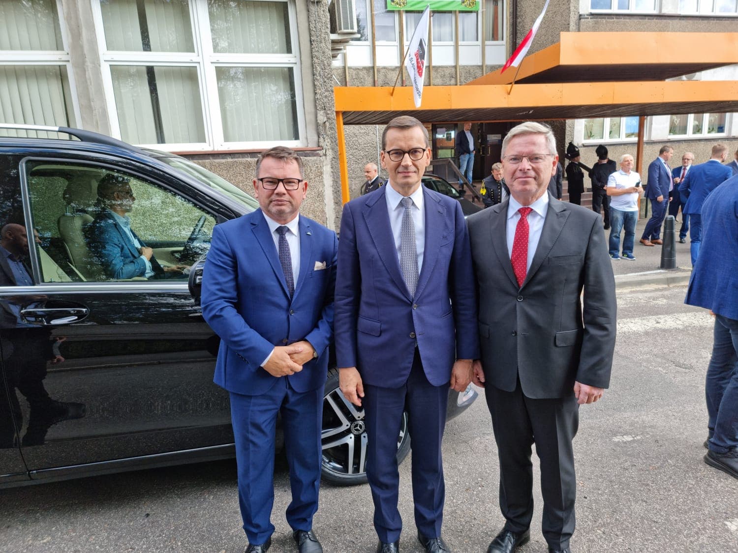 Premier Mateusz Morawiecki wraz z Prezesem Bogdanem Leśniowskim i Wiceprezes Janusz T. Chrobak Zarządem Haldex S.A.